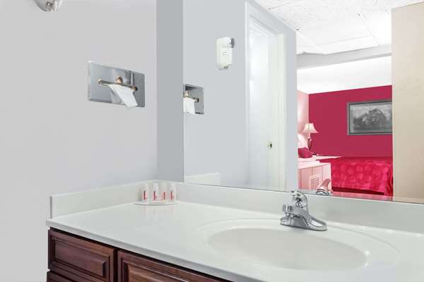 Suite - Ramada Inn Henderson