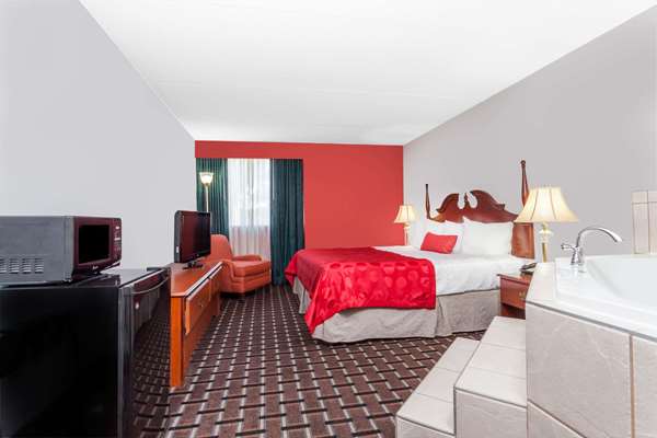 Suite - Ramada Inn Henderson