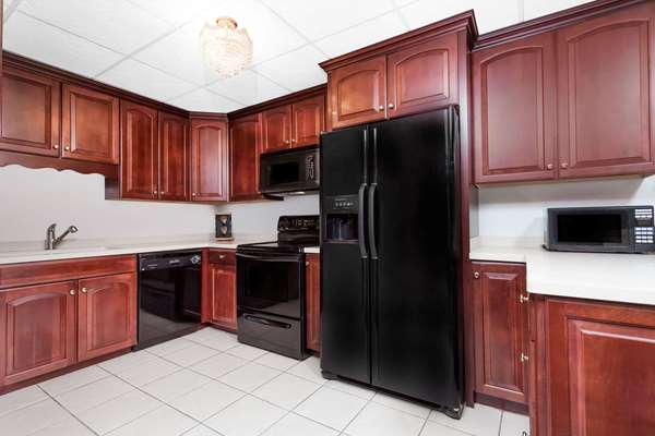 Suite - Ramada Inn Henderson