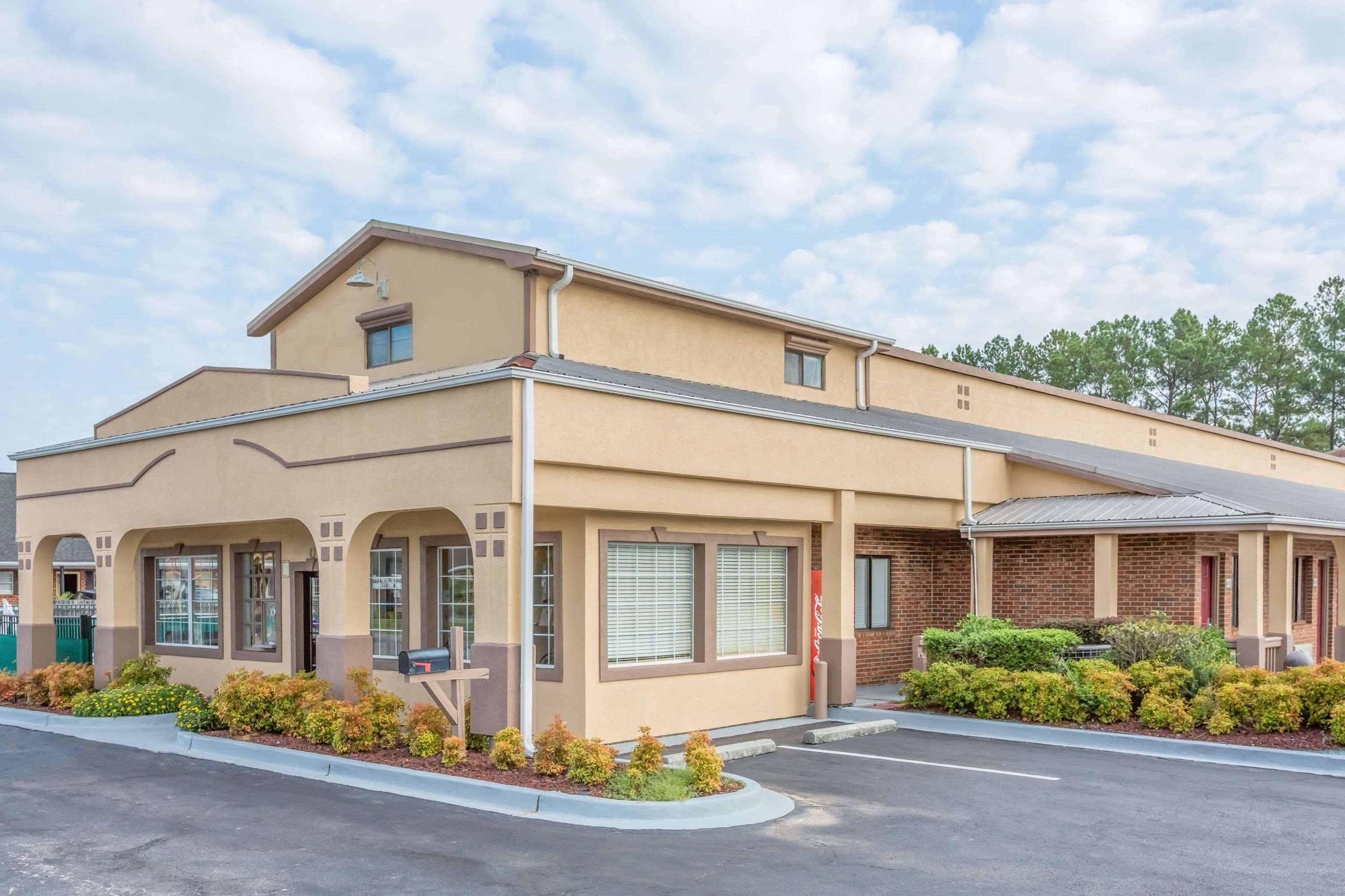 Exterior | Super 8 by Wyndham Santee