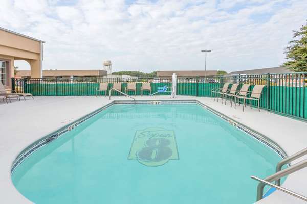 Pool - Super 8 Motel Santee - I-95, Exit 98