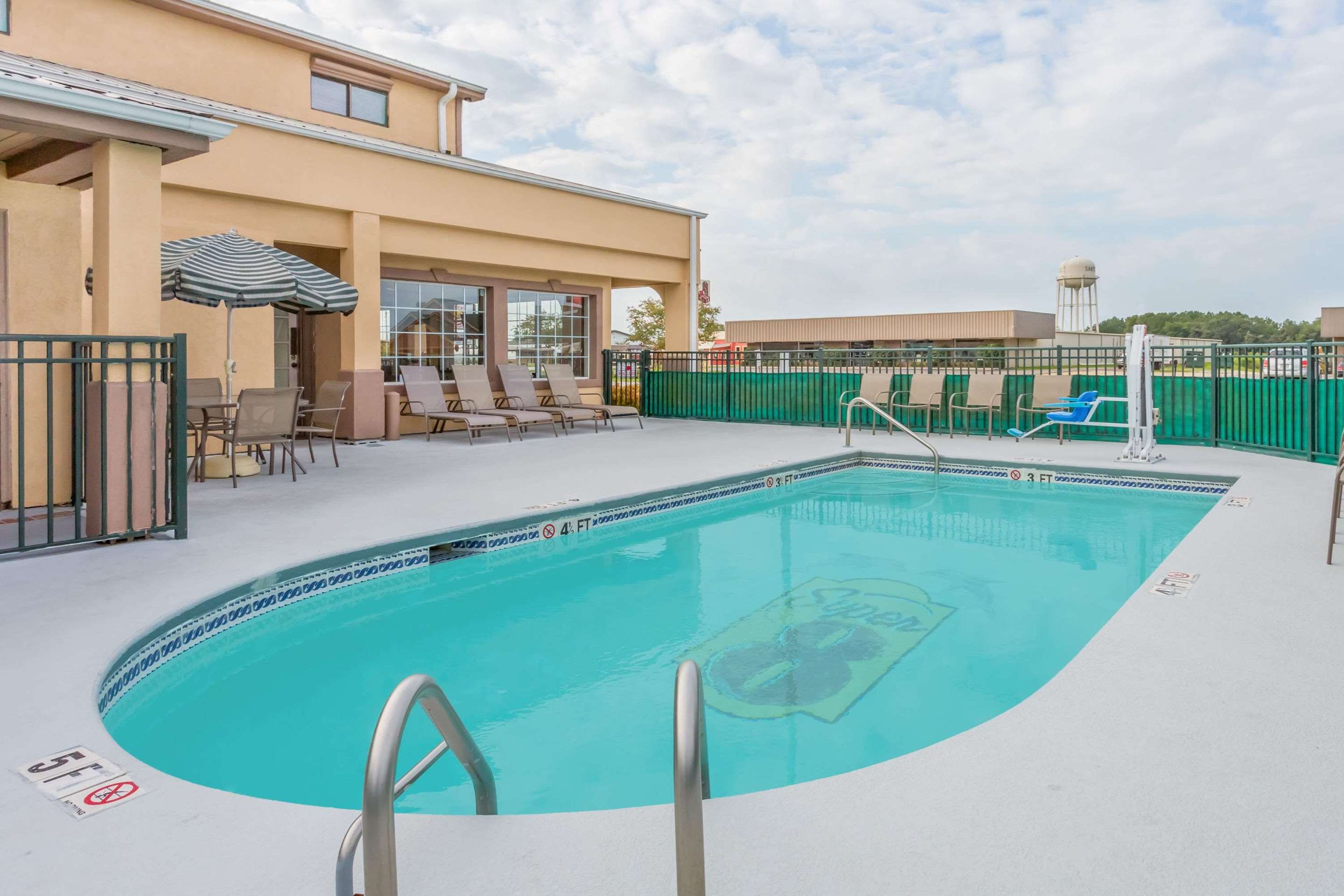 Pool | Super 8 by Wyndham Santee