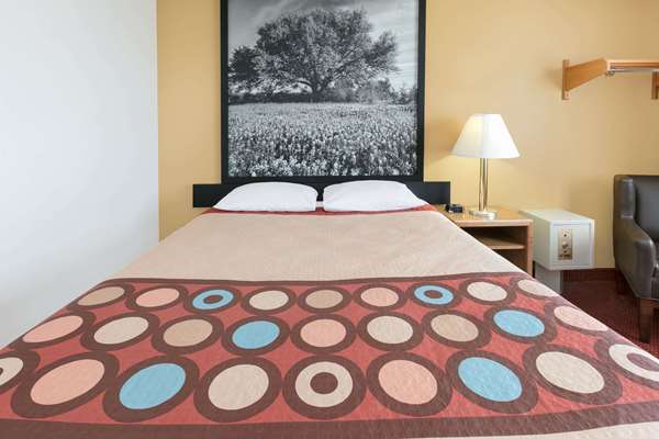  - Super 8 Hotel DFW Airport Northwest Grapevine