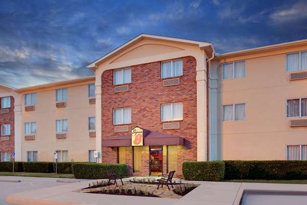 Exterior view - Super 8 Hotel DFW Airport Northwest Grapevine
