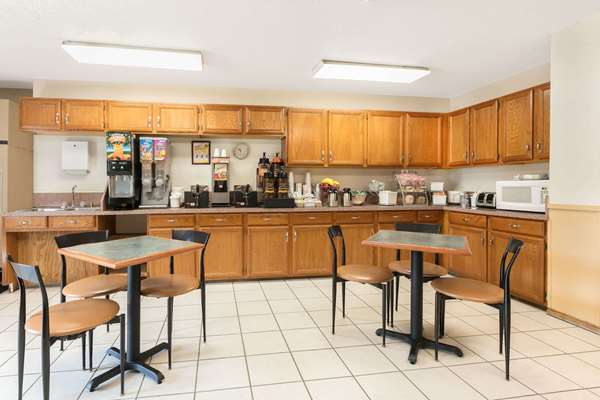  - Super 8 Hotel DFW Airport Northwest Grapevine