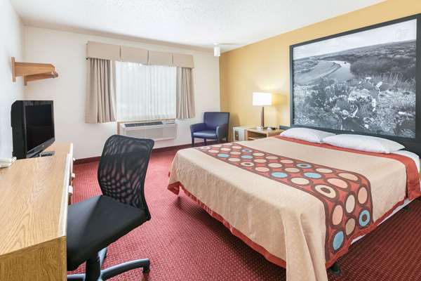  - Super 8 Hotel DFW Airport Northwest Grapevine
