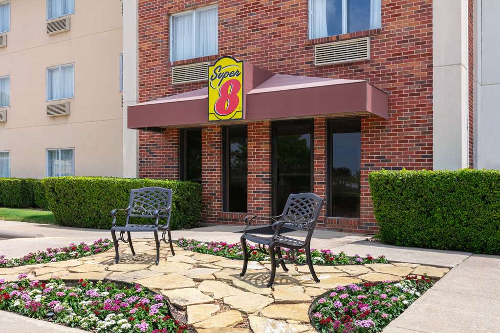 Super 8 Grapevine/DFW Airport Northwest