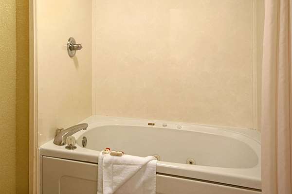 Suite - Super 8 Motel Tillmans Corner - I-10, Exit 15