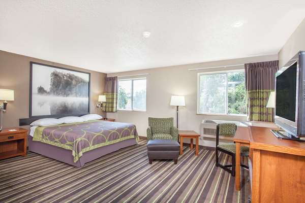  - Super 8 Motel Pounding Mill