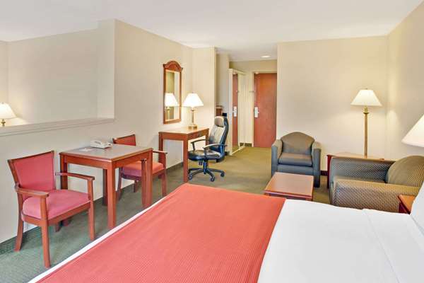  - Days Inn & Suites Laurel