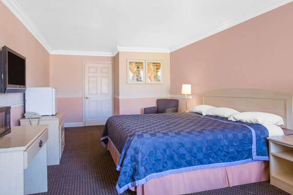  - Super 8 Hotel Downtown Hayward