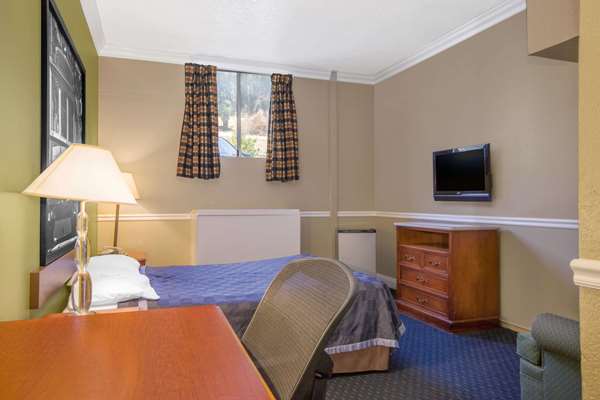  - Super 8 Hotel Downtown Hayward