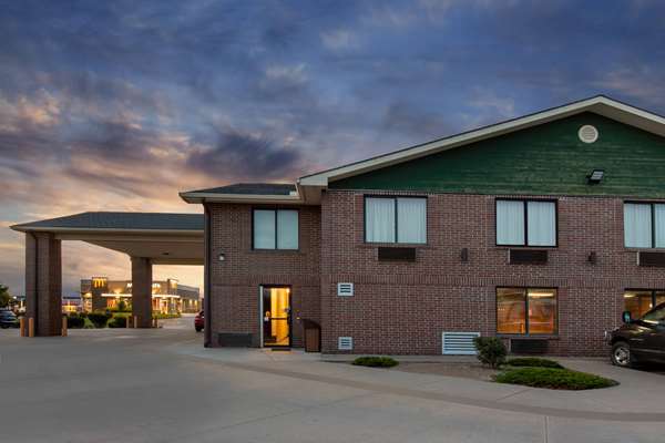 Exterior view - Super 8 Hotel 9th Street Salina - I-70, Exit 252