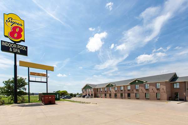 Exterior view - Super 8 Hotel 9th Street Salina - I-70, Exit 252