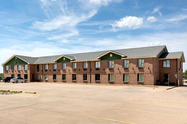 Exterior view - Super 8 Hotel 9th Street Salina - I-70, Exit 252