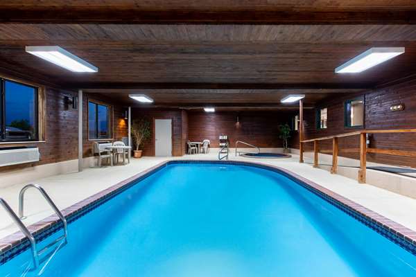 Pool - Super 8 Hotel 9th Street Salina - I-70, Exit 252