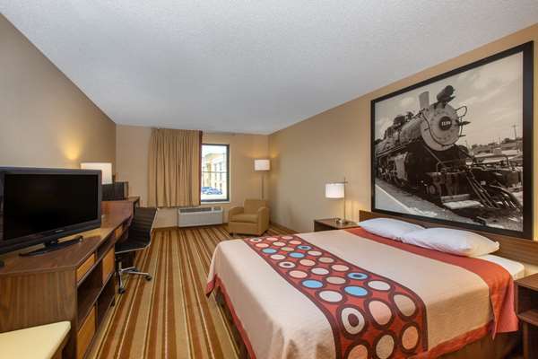  - Super 8 Hotel 9th Street Salina - I-70, Exit 252