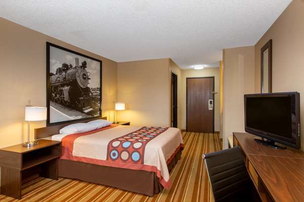  - Super 8 Hotel 9th Street Salina - I-70, Exit 252