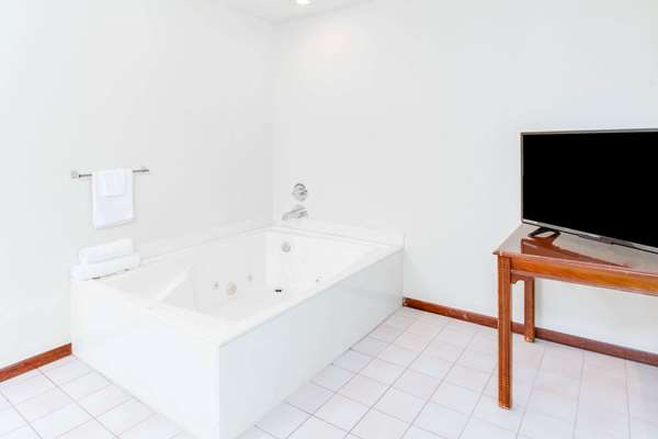  - Super 8 Hotel Battlefield Area Springfield