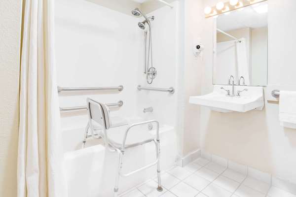  - Super 8 Hotel Battlefield Area Springfield