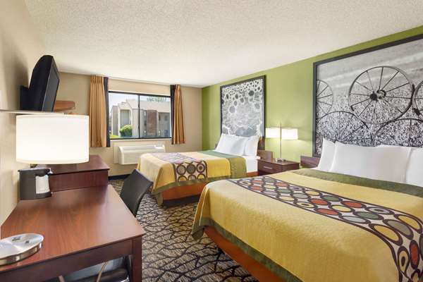  - Super 8 Hotel Ankeny - I-35, Exit 92