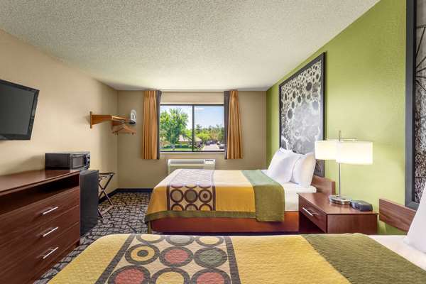  - Super 8 Hotel Ankeny - I-35, Exit 92