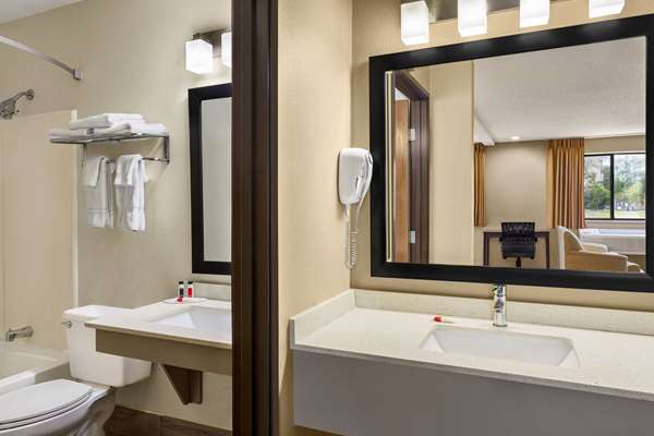  - Super 8 Hotel Ankeny - I-35, Exit 92