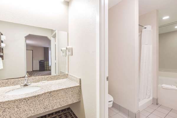  - Super 8 Motel NASA Clear Lake Houston