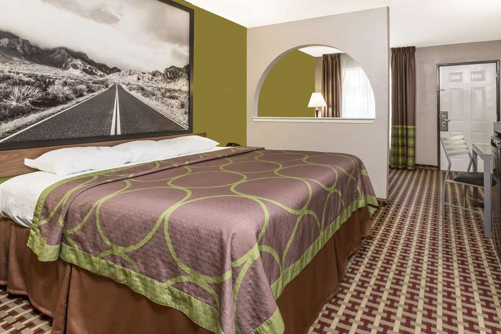 Super 8 by Wyndham Houston/NASA Room Type - Deluxe Suite, 1 King Bed, Smoking, Jetted Tub (Pet-Friendly)