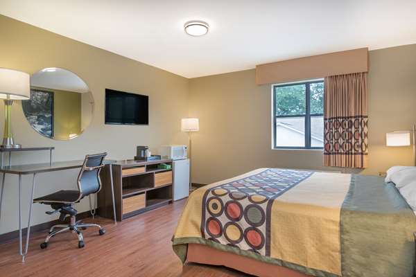  - Super 8 Motel Bryant - I-30, Exit 123