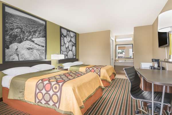  - Super 8 Motel Bryant - I-30, Exit 123