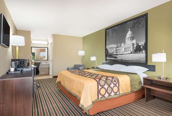  - Super 8 Motel Bryant - I-30, Exit 123