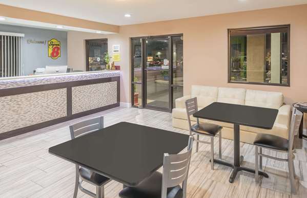  - Super 8 Motel Bryant - I-30, Exit 123