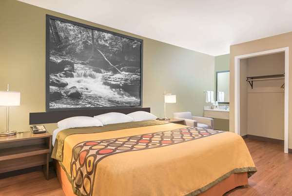  - Super 8 Motel Bryant - I-30, Exit 123