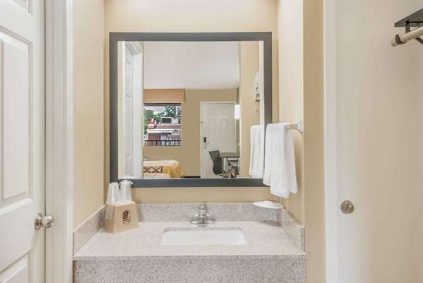  - Super 8 Motel Bryant - I-30, Exit 123