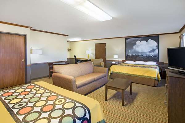  - Super 8 Hotel New Hampton
