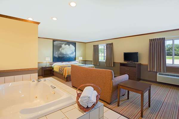  - Super 8 Hotel New Hampton