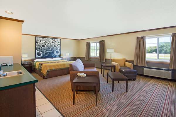  - Super 8 Hotel New Hampton