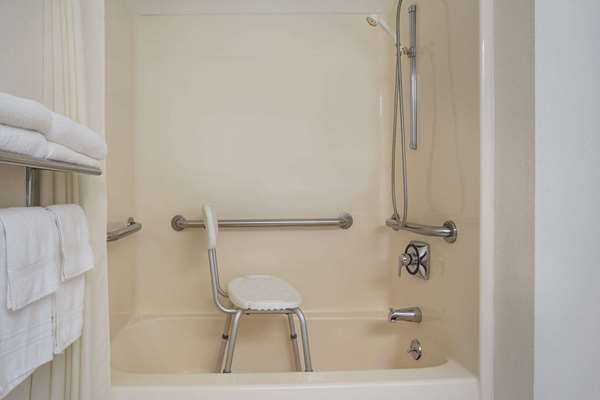  - Super 8 Hotel New Hampton