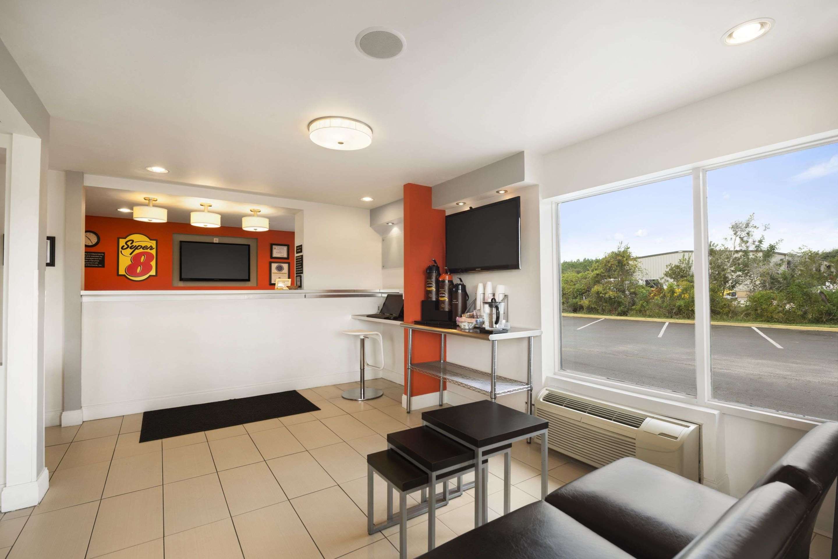 Lobby | Super 8 by Wyndham Ormond Beach