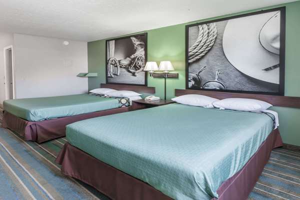  - Super 8 Motel Chickasha