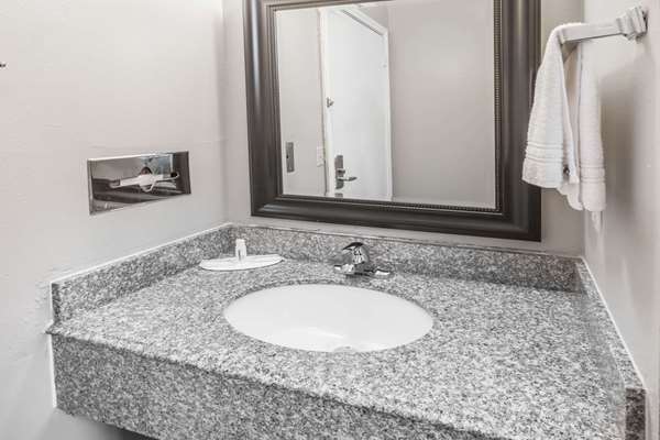  - Super 8 Motel Chickasha