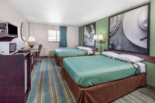  - Super 8 Motel Chickasha