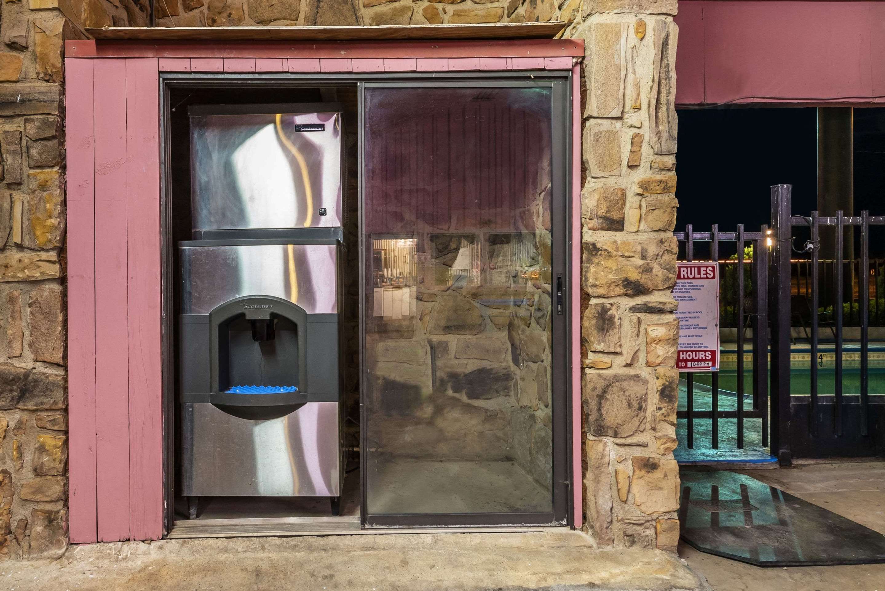 Ice Machine | Super 8 by Wyndham Eastland