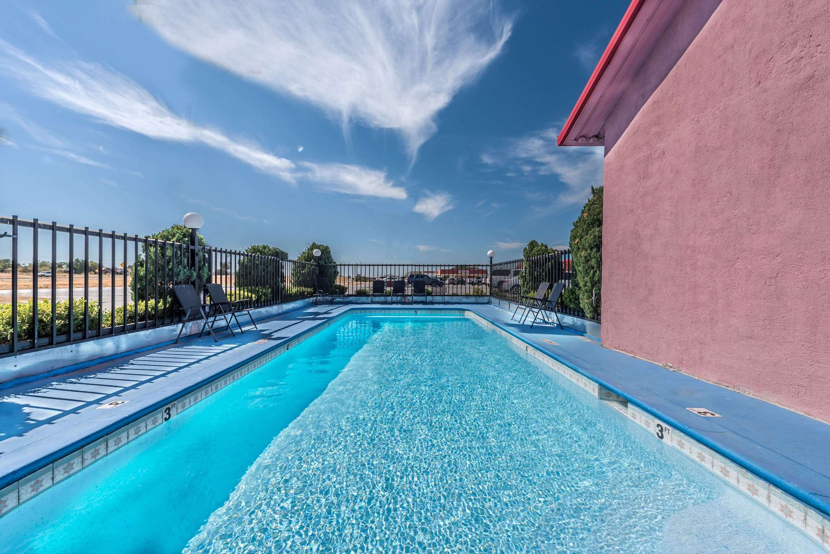 Pool | Super 8 by Wyndham Eastland