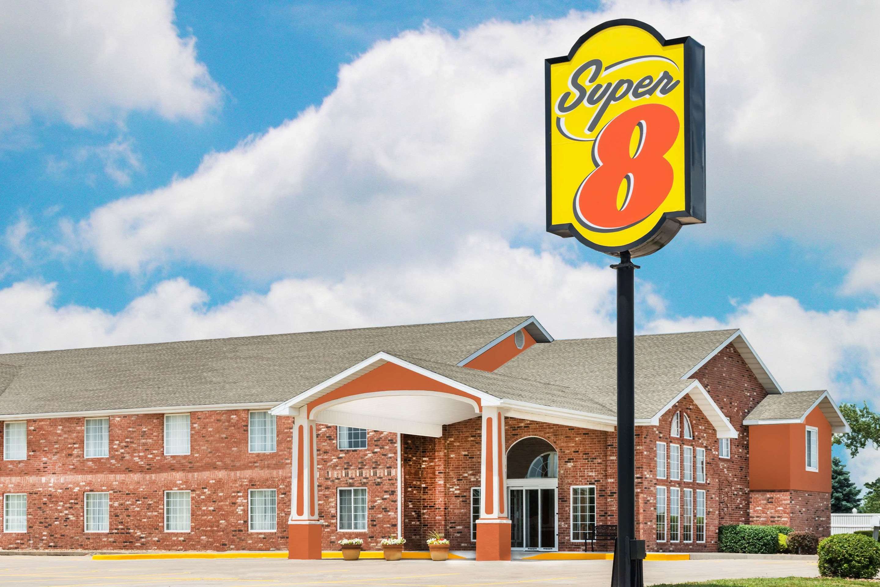 Exterior | Super 8 by Wyndham Bolivar