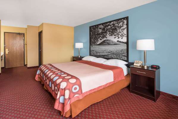  - Super 8 Hotel Troy - I-55 & I-70, Exit 18