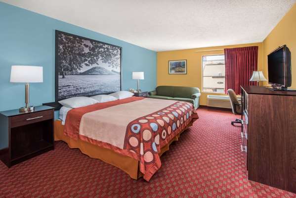  - Super 8 Hotel Troy - I-55 & I-70, Exit 18