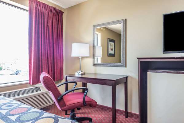  - Super 8 Hotel Troy - I-55 & I-70, Exit 18