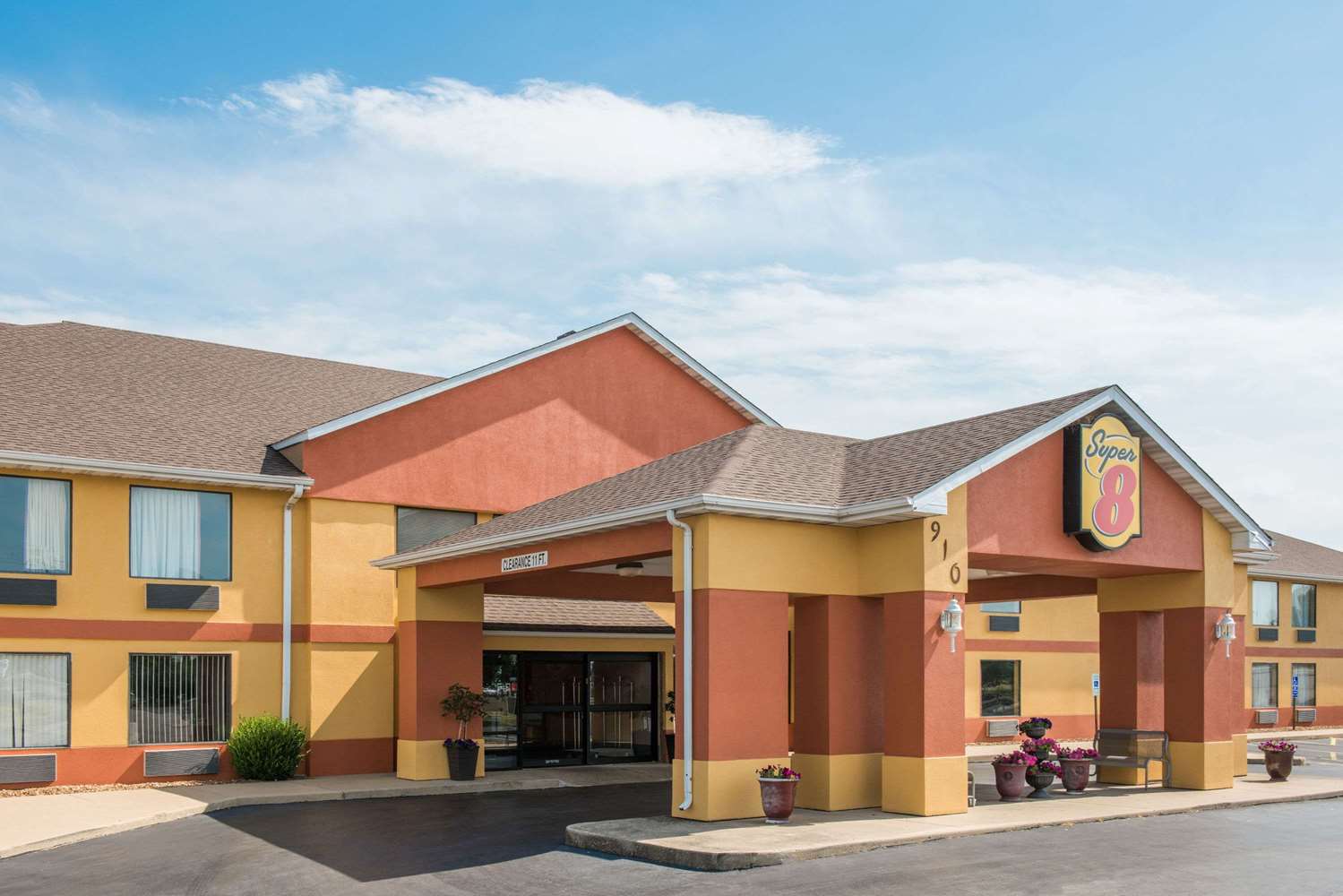 Super 8 Hotel Troy I55 & I70, Exit 18, IL See Discounts